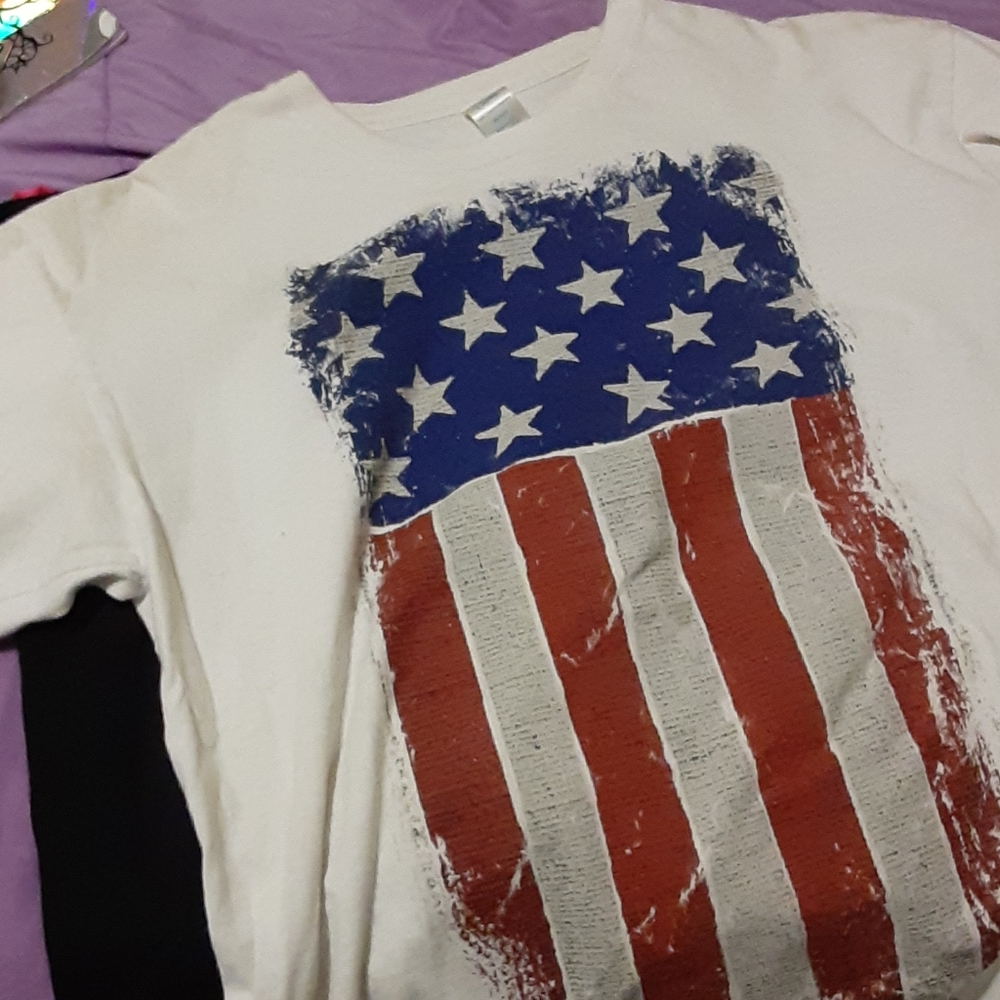 2 mens large ts